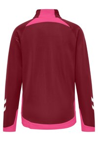Chaqueta deportiva de manga larga color marrón con detalles en rosa, cuello alto y textura de malla. Presenta rayas blancas en las mangas y un dobladillo redondeado.
