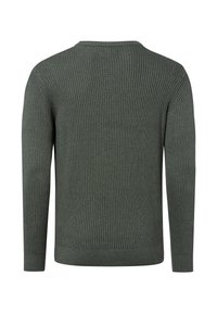 Sweter wełniany w ciemnozielonym kolorze z żebrowanym wzorem, okrągłym dekoltem i długimi rękawami. Posiada prosty dół oraz wygodne dopasowanie.