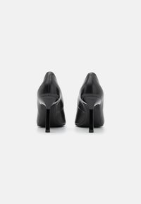 HUGO KATNISS - Decolleté - black