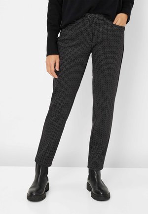 Pantalons noirs à motif géométrique, en tissu texturé. Style ajusté avec poches latérales et fermeture à bouton devant.
