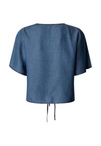 Τζιν μπλε μπλούζα με κοντά μανίκια, άνετη εφαρμογή, στρογγυλή λαιμόκοψη και ρυθμιζόμενα κορδόνια που κρέμονται στο πίσω μέρος του τελειώματος.