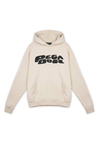 Sudadera con capucha beige, con un bolsillo tipo canguro en la parte frontal y un texto negro en negrita "PEGADOR" en el pecho con una fuente estilizada.