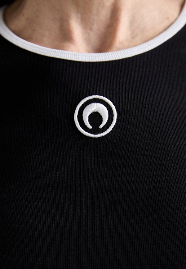 MOON LOGO CROPPED - Basic T-shirt2