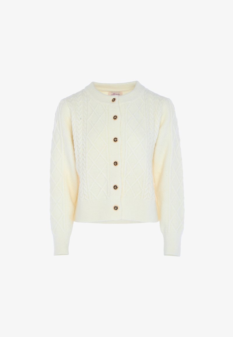 Kermanvärinen neule Villatakki, jossa on pyöreä pääntie, timanttimäinen kuvio ja viisi ruskeaa nappia edessä.