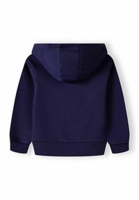 Tummansininen huppari, jossa on huppu, ribatut hihansuut ja vyötäröosa. Sileä pinta, yksinkertainen muotoilu, ei näkyviä kuvioita tai metalliosia.