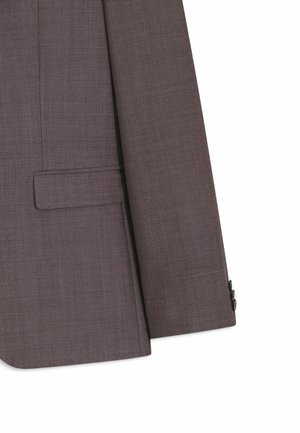 Blazer gris foncé en tissu texturé avec une coupe ajustée. Comprend une poche poitrine unique et des boutons de manchette à trois boutons.
