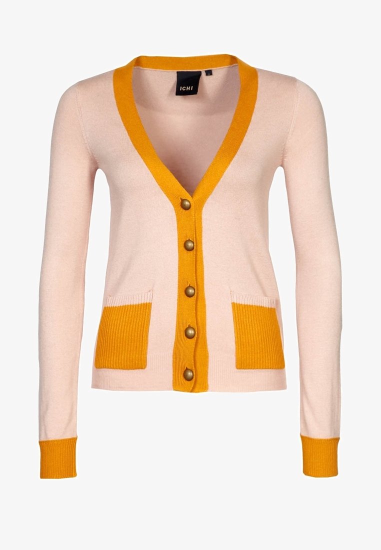 Ljusrosa kofta med gula accenter, med V-ringning, knappframsida och ribbade fickor. Tillverkad av mjukt stickat material.