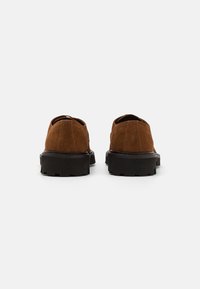 BOSS JULYO - Hétköznapi fűzős cipő - open brown
