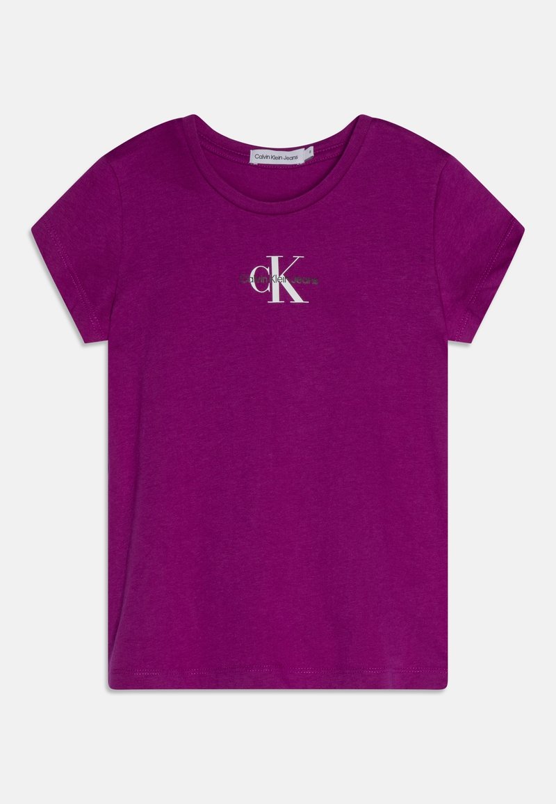 Violetti lyhythihainen puuvillainen t-paita, jossa rinnan kohdalla valkoinen ja vihreä "CK"-logo. Klassinen pyöreä pääntie, pehmeä materiaali.