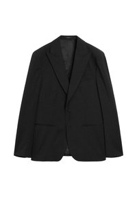 Zwarte blazer van stof met een gladde textuur. Beschikt over een gelapte kraag, sluiting met één knop en twee voorzakken.