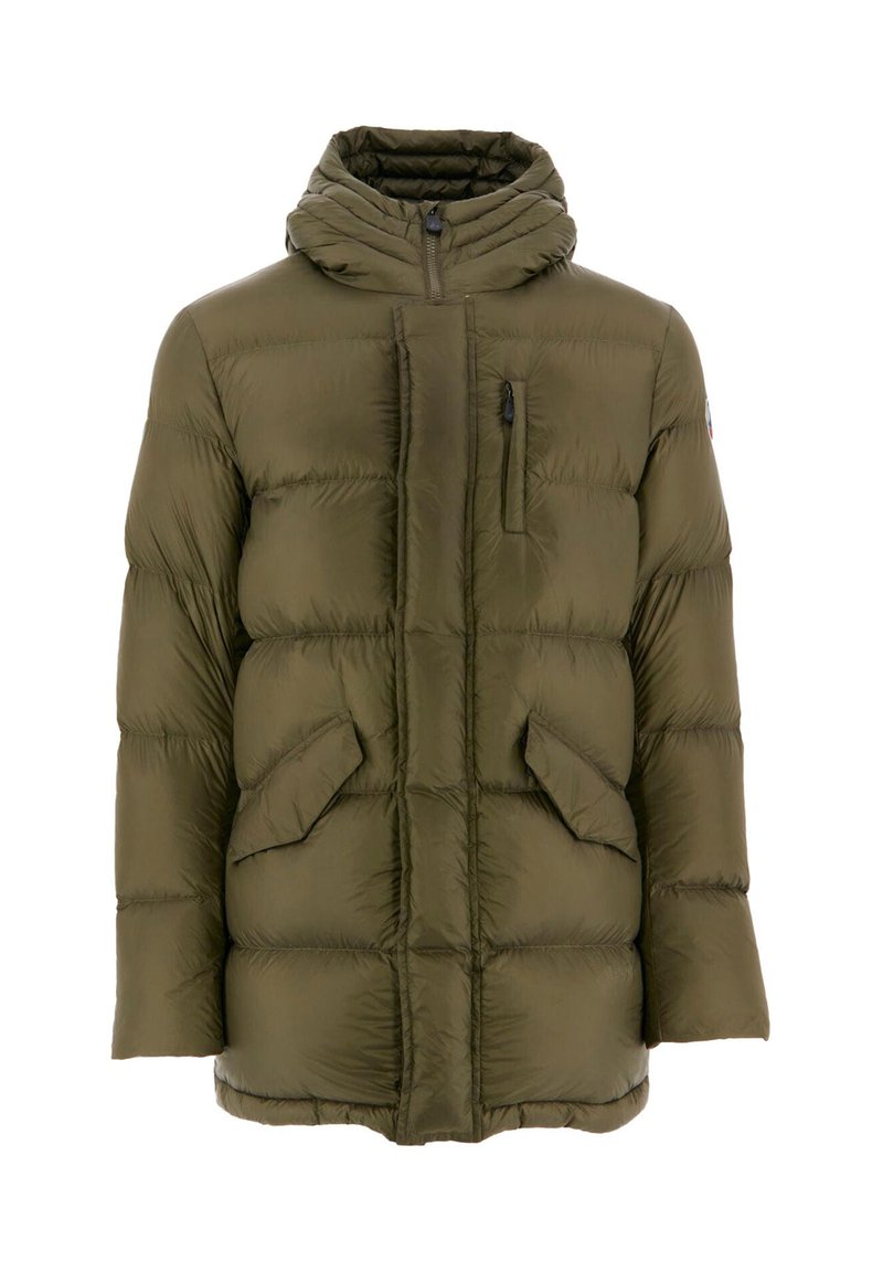 Veste matelassée en duvet vert olive avec capuche, fermeture zippée devant, deux poches à rabat et une poche poitrine zippée.