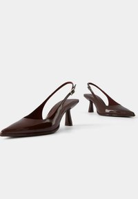 Bershka KITTEN HEEL - Klasické lodičky - brown