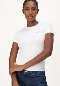 Tommy Jeans LINEAR TEE 2 PACK - Camiseta básica - regatta red/white