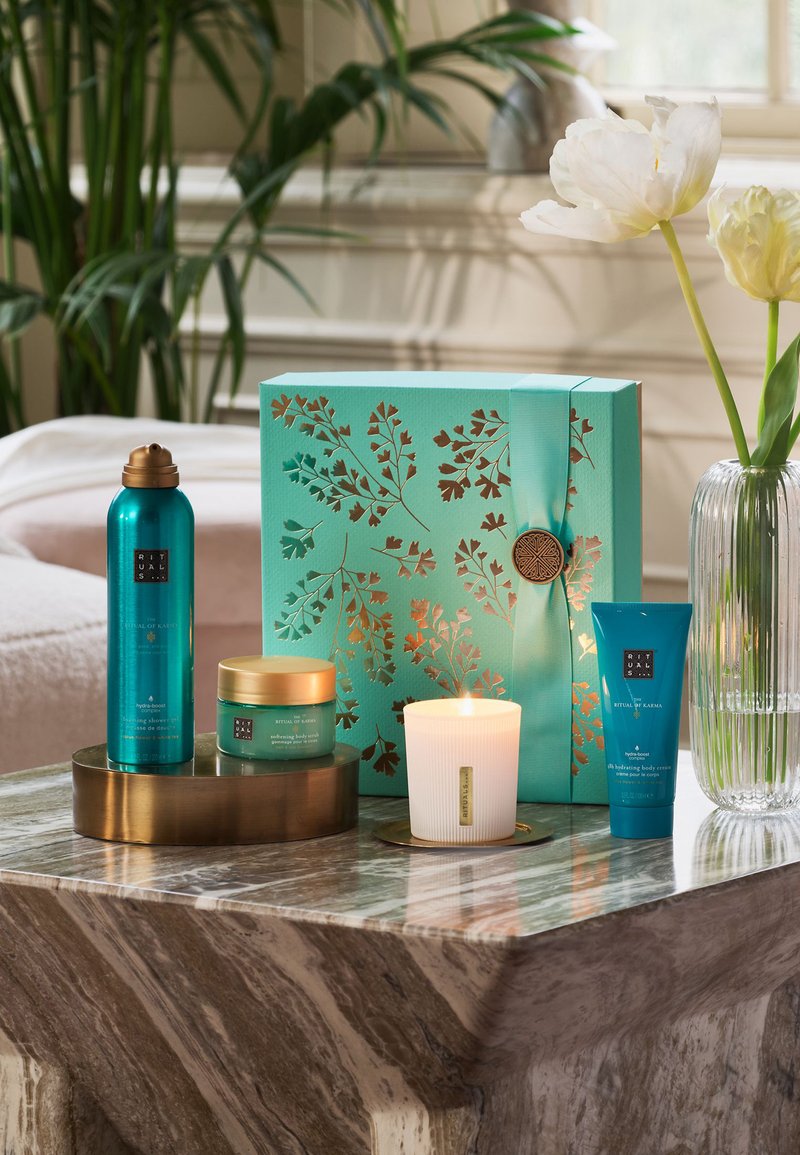 Rituals MEDIUM BATH & BODY GIFT SET - THE RITUAL OF KARMA - DELICATELY SWEET - LOTUS & WHITE TEA