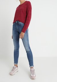 JDY Strickpullover - bordeaux