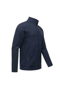 Giacca zip-up blu navy con colletto alto, tessuto testurizzato, tasca laterale e polsini a costine. Presenta un design elegante e moderno.