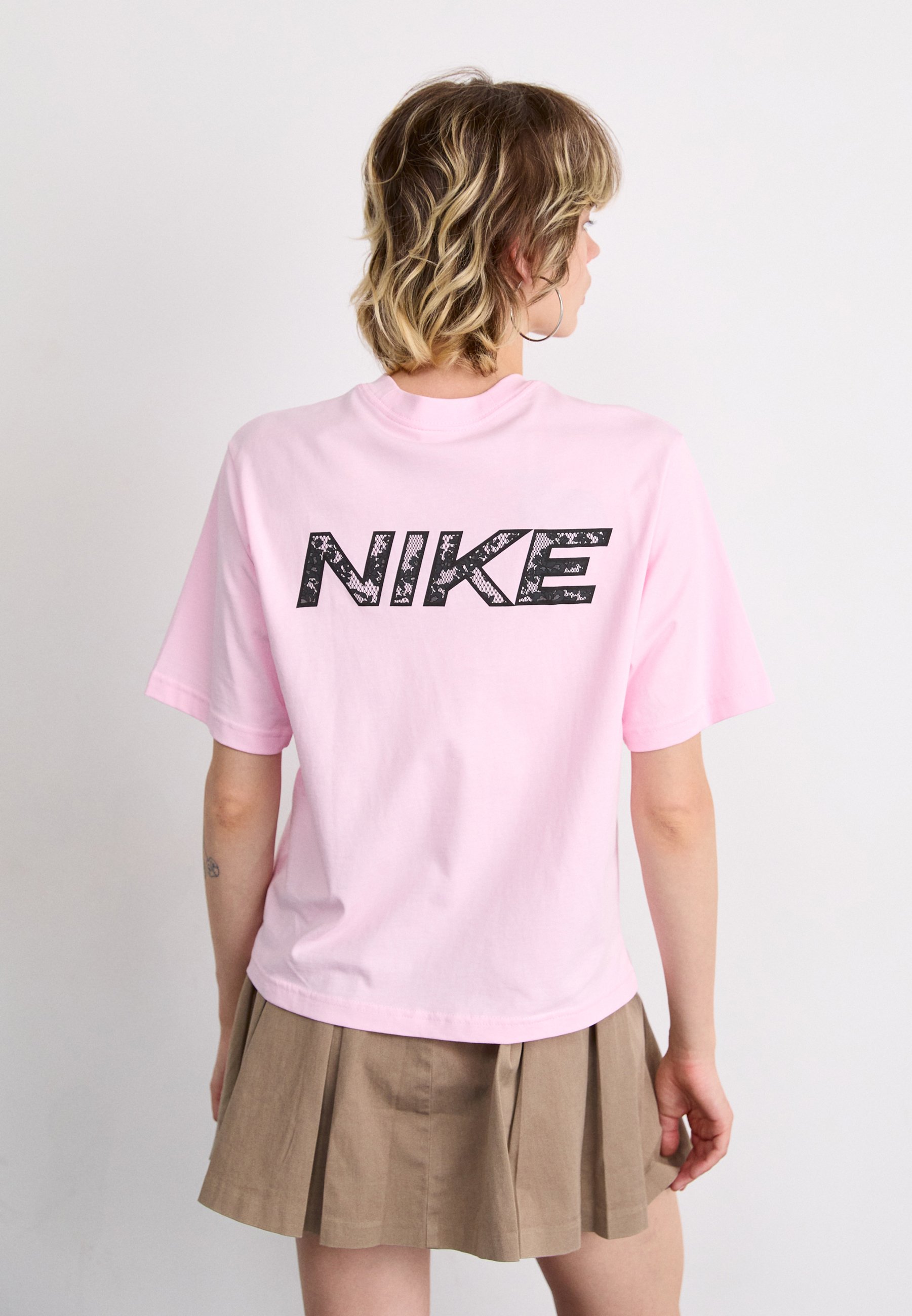 売れ筋商品|||ナイキ Tシャツ レディース トップス ASBURY CREW  - Print T-shirt - pink foam Nike Sportswear ASBURY CREW - Print T-shirt - pink foam/pink