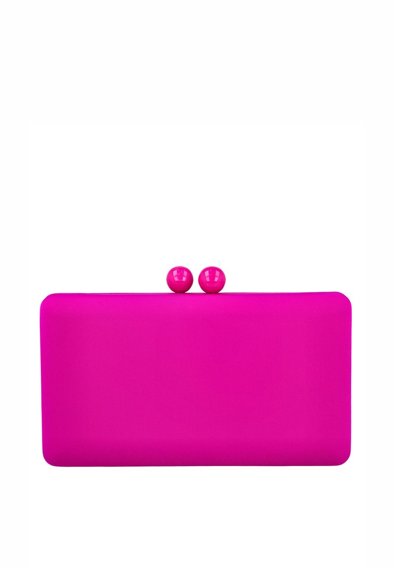 Clutch fucsia con textura suave, forma rectangular y dos broches redondeados en la parte superior. El exterior es sólido y sin patrones.