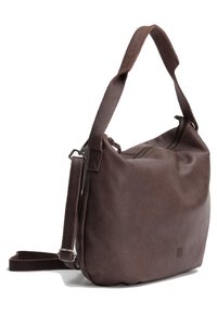Braune Leder-Crossbody-Tasche mit einer weichen, strukturierten Oberfläche, einem oberen Reißverschlussverschluss und einem verstellbaren Trageriemen. Kompakte rechteckige Form.