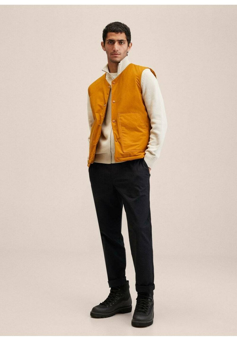 Herren Chinos | Mango ALMENDRO Stoffhose schwarz - RM37789 Herren Chinos | Mango ALMENDRO Stoffhose schwarz - RM37789