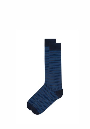 Para podkolanówek z cienkimi poziomymi paskami w kolorze niebieskim i granatowym oraz jednolitymi granatowymi palcami i mankietami.