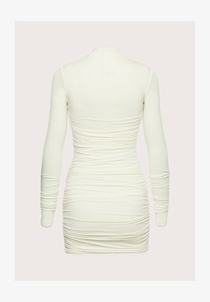 Długo-sukienka z długim rękawem, dopasowana w kolorze kremowym, z marszczonym wzorem na plecach. Miękka tekstura tkaniny z okrągłym dekoltem.