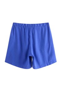 Blå elastiska vardagsshorts med enkel design och raka fållar, visade på vit bakgrund.