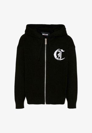 Sudadera negra con cremallera frontal, capucha con cordón y logo de letra "J" gótica blanca en el lado izquierdo del pecho.