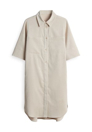 Beige Hemdkleid aus einem leichten Stoff, mit einem spitzen Kragen, kurzen Ärmeln, Knopfverschluss und zwei Brusttaschen.