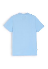Jasnoniebieska koszulka z krótkim rękawem wykonana z bawełny, z okrągłym dekoltem i kwadratową metką na górnej części pleców.