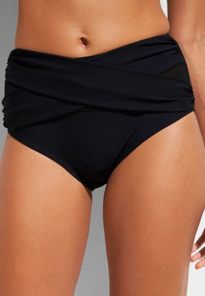 Bikini bottom nero a vita alta con design drappeggiato, realizzato in tessuto morbido. Presenta una vita ripiegata e pannelli laterali in rete.