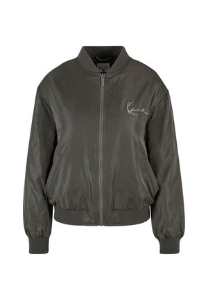 Veste bomber gris foncé avec fermeture éclair à l'avant, col et poignets côtelés, poches latérales et un logo discret sur la poitrine. Texture lisse.