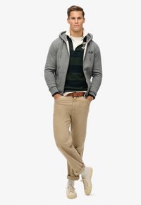 Superdry & Co ESSENTIAL LOGO HOOD TRACK  - Sudadera con cremallera - volcanic black grit