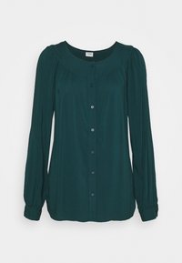 Blouse bouton en teal avec de longues manches bouffantes, en tissu doux et texturé, col rond et détails de plis subtils sur les épaules.