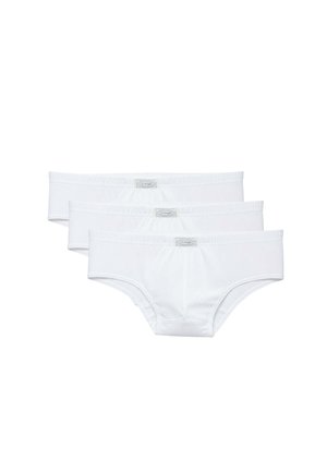 Tre mutande bianche di cotone impilate orizzontalmente, ognuna con una piccola etichetta rettangolare del marchio al centro della fascia anteriore.