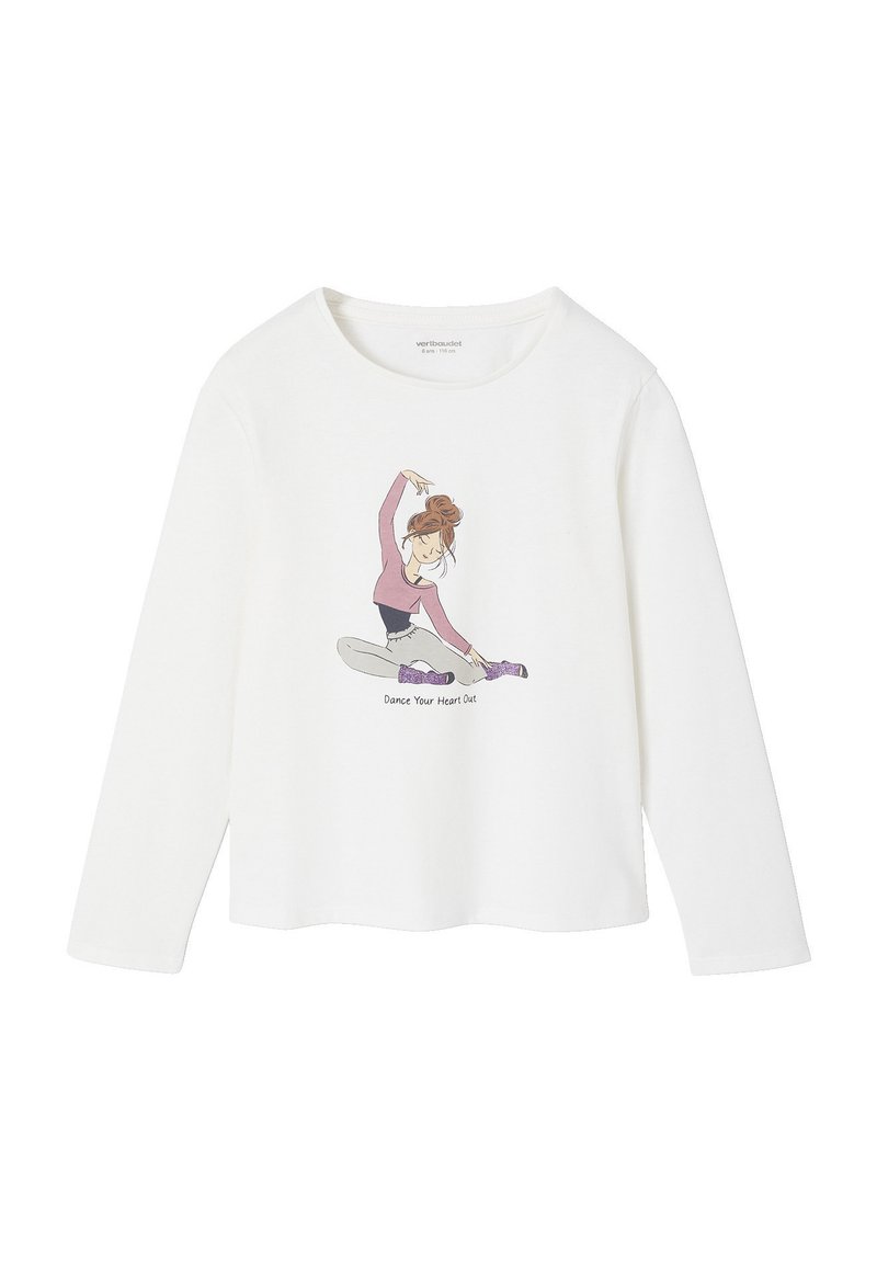 Weißes Langarmshirt mit einem Grafikdesign eines Tänzers in einem pinken Oberteil, darunter der Text "Dance Your Heart Out". Aus weichem Baumwollstoff.