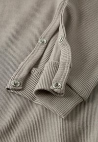 Thumbnail Image 4