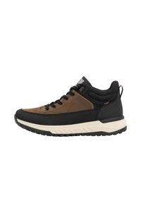 Zapatos de senderismo marrones y negros con una superficie texturizada, suela acolchada y sistema de cordones. Presenta un logotipo en la lengüeta y una lengüeta de tirón.