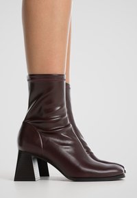 Stradivarius BLOCK - Stivaletti - dark red