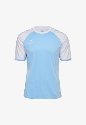 Hellblaues Sportshirt mit weißen Raglanärmeln. Verfügt über einen Rundhalsausschnitt und ein Logo auf der oberen linken Seite. Hergestellt aus glattem Stoff.