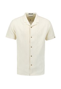 Korte mouwen crèmekleurig shirt met een gestructureerde stof, open kraag en vijf bruine knopen aan de voorkant, met een kleine zwarte accentknop op de mouw.