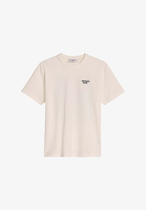 Ethelvalge lühikeste varrukatega ümara kaelusega T-särk, millel vasakul rinnal on tekstiline logo "marcopolo denim".