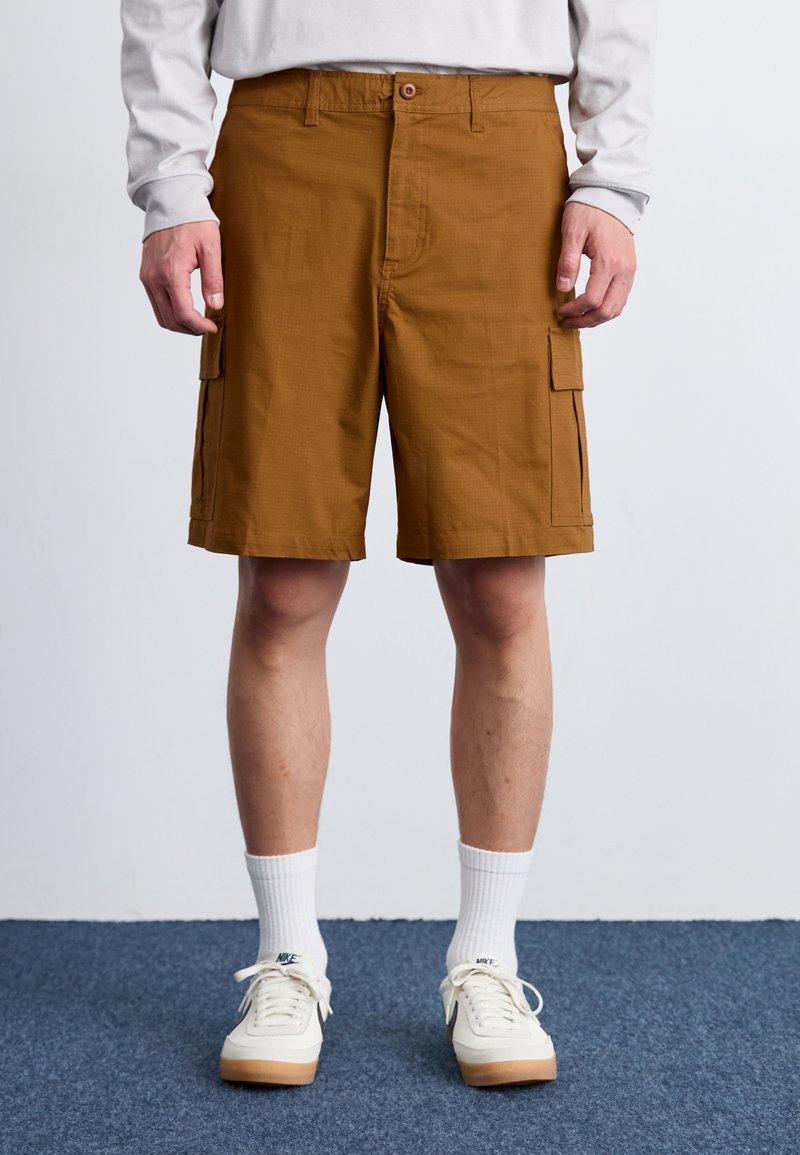 Nike Sportswear CLUB - Šortky - parachute beige