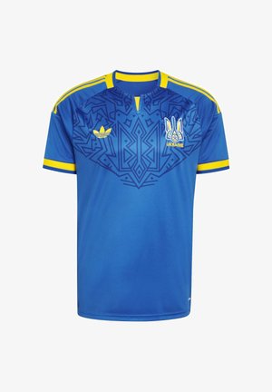 Blau-gelbes Fußballtrikot der Ukraine mit geometrischem Muster, Adidas-Logo auf der linken Brust und Ukraine-Emblem auf der rechten Brust.