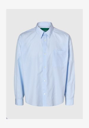 Világoskék, hosszú ujjú ing függőleges csíkokkal, gombos gallérral, egy mellkasi zsebbel és fehér gombokkal, sima anyagból.