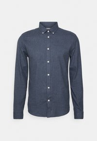 Granatowa, długopalcowa koszula zapinana na guziki z teksturowanej tkaniny, z kołnierzykiem typu spread, zapięciem na guziki i białymi guzikami.