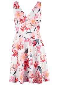 Robe blanche sans manches avec imprimé floral rose et rouge, encolure en V, taille ajustée et jupe évasée.
