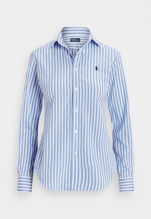 Blauw-wit langermig overhemd met verticale strepen, knoopsluiting, kraag en geborduurd logo op de linkerborst.