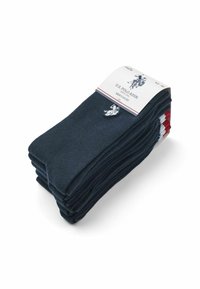 Tumed meresokid on korralikult virna pandud, millel on valge U.S. Polo Assn. logo; pakendatud sildiga, kus on punased ja valged aktsendid.