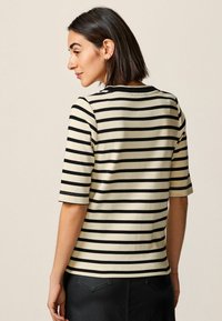 Next SHORT SLEEVE - REGULAR FIT - Neuletakki - black and cream striped